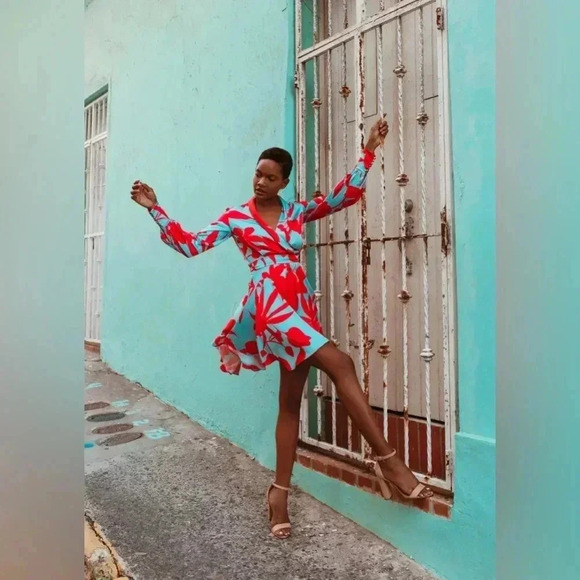 SUKISO WOMEN'S ELSA WRAP DRESS Large - Picture 5 of 11